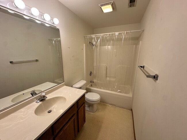 Building Photo - 432 Wyman St