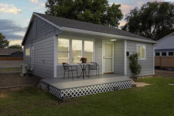 Building Photo - 706 Willard Ave