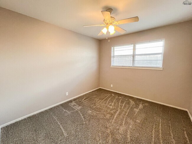 Building Photo - 5533 Briargrove Dr