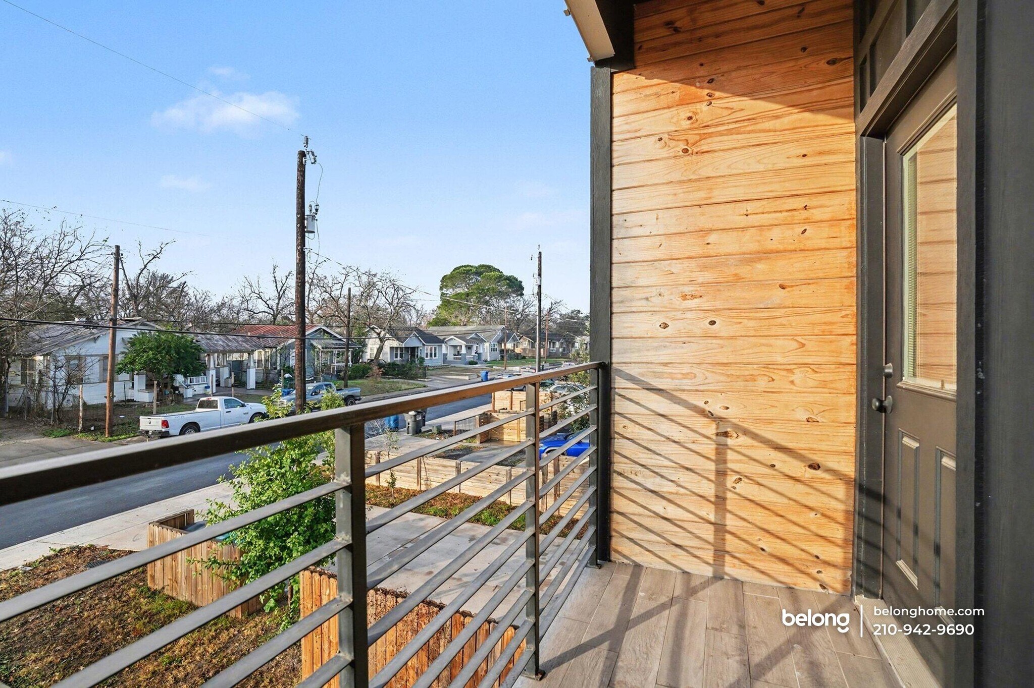 Building Photo - 1725 E Crockett St