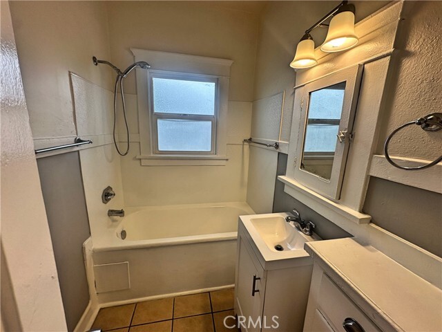 Building Photo - 242 Gaviota Ave