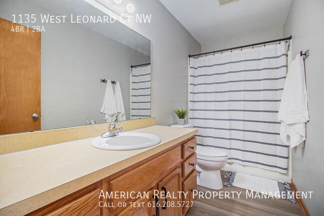 Building Photo - 1135 W Leonard Ct