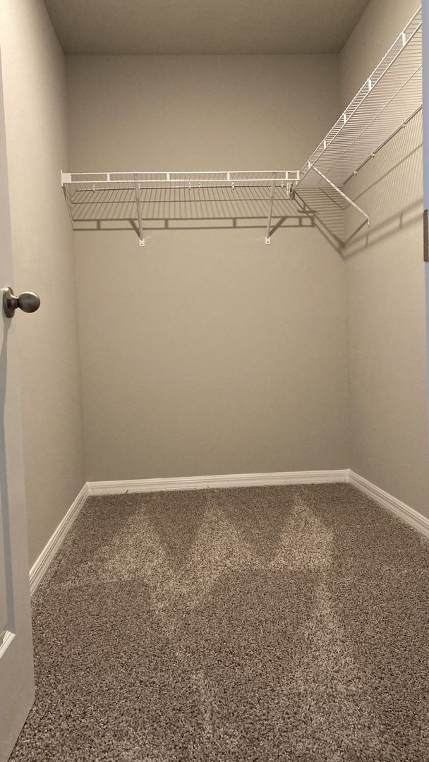 Building Photo - Like new 3 bedroom, 2.5 bathroom, 1 car ga...