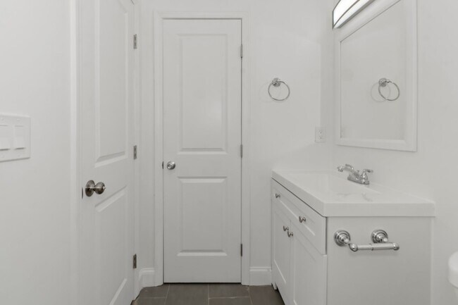 Building Photo - WELCOME HOME!