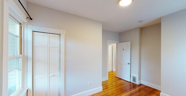 Building Photo - 26 Taft St
