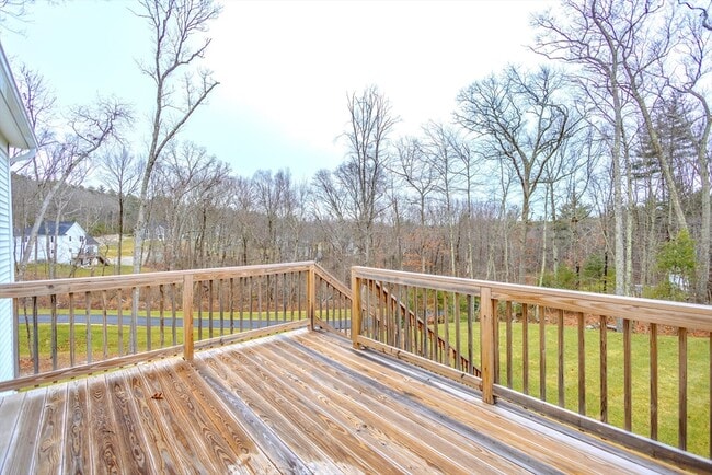 Building Photo - 18 Locust Hill Dr