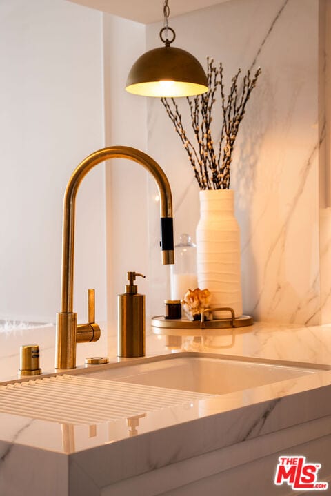 Building Photo - 13700 Marina Pointe Dr