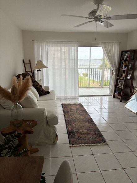 Building Photo - 100 Waterway Dr S