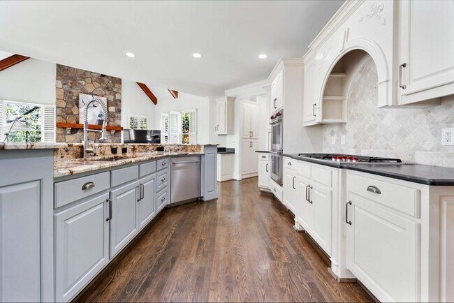 Building Photo - 7015 Blackthorn Ln