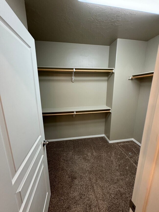 Building Photo - Charming 3-bedroom, 2-bathroom home locate...