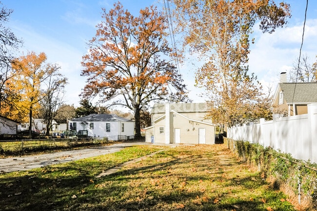 Building Photo - Fantastic 3bd/1ba home! Let yourself in!