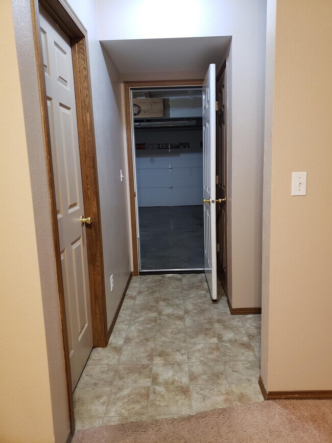 Building Photo - 316 Greenway Ct