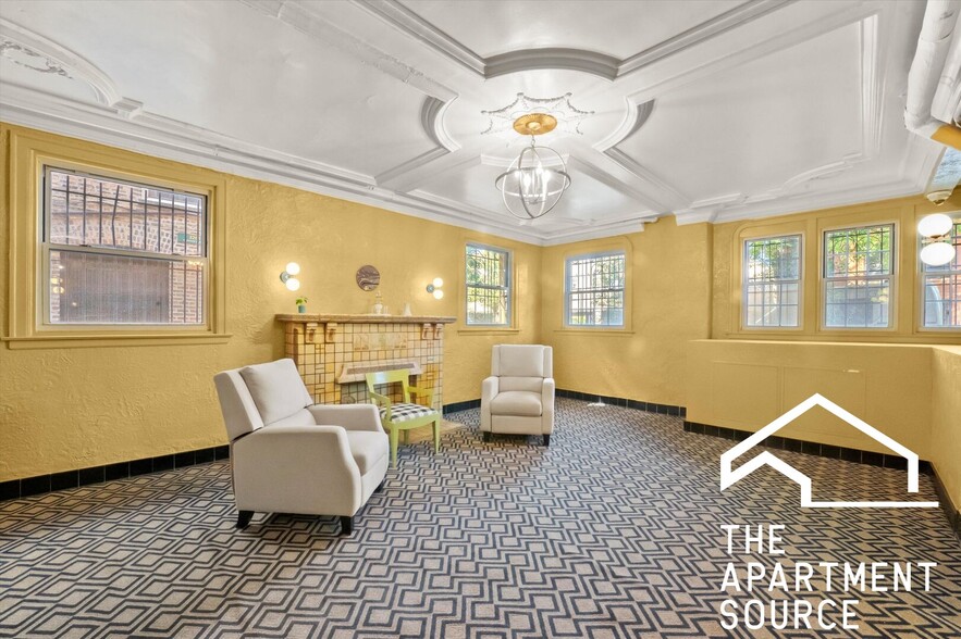 Building Photo - 2532 N Sawyer Ave