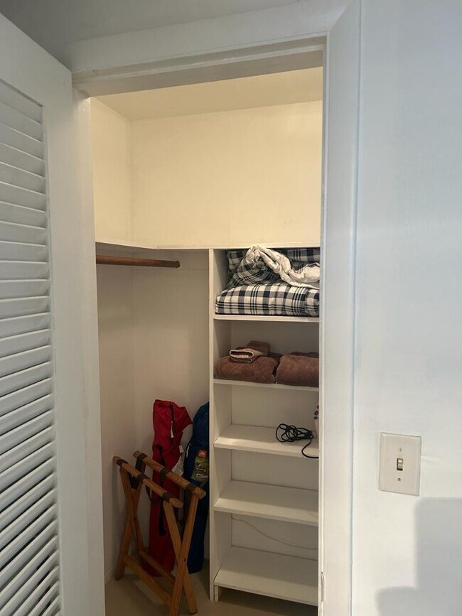 Building Photo - 4213 NE 21st Ave