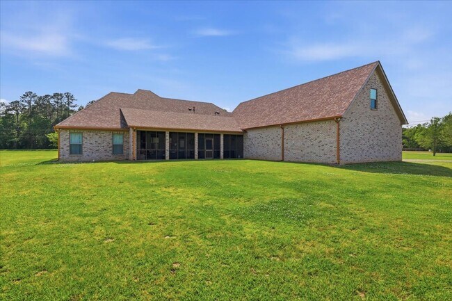 Building Photo - 4072 MS-471