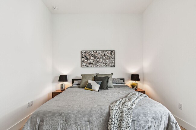 Building Photo - A charming coastal townhouse, just minutes from downtown St. Pete!