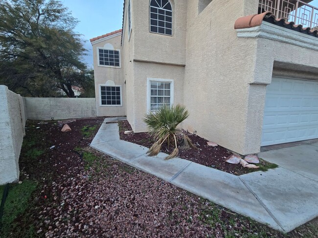 Building Photo - 2757 Trotwood Ln