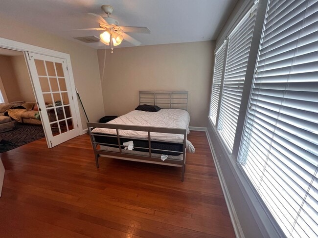 Building Photo - 519 Beverly St