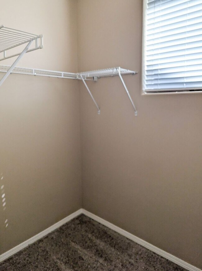 Building Photo - 5997 Blue River Dr SE