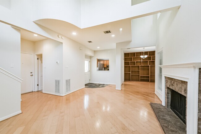 Building Photo - 3409 Northwood St