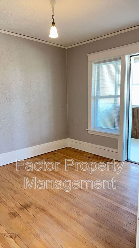 Building Photo - 122 Parsons St