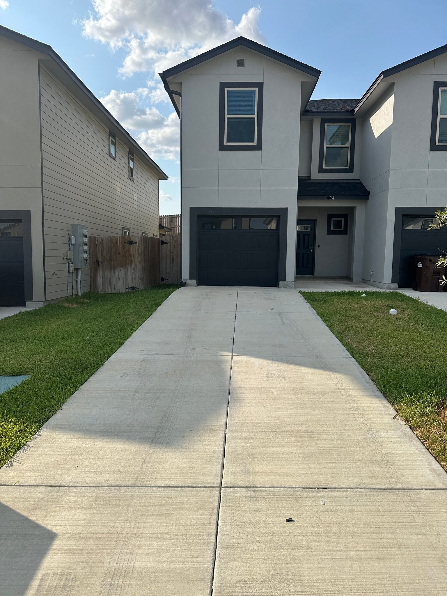 Building Photo - 8419 V. Verona