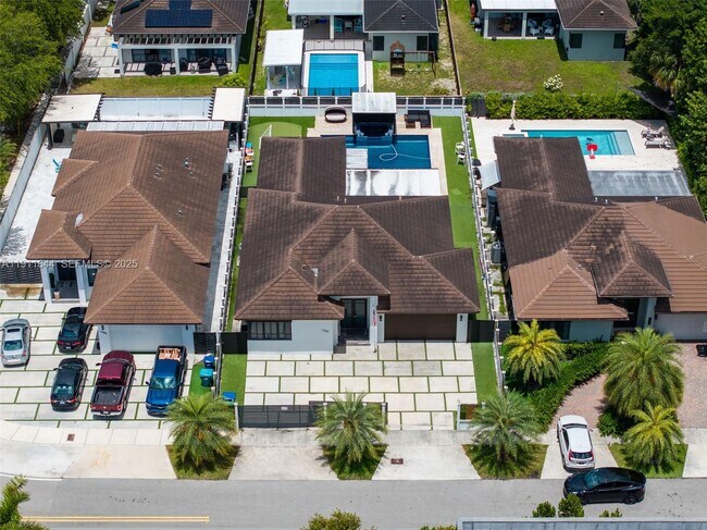 Building Photo - 1550 SW 89th Ct