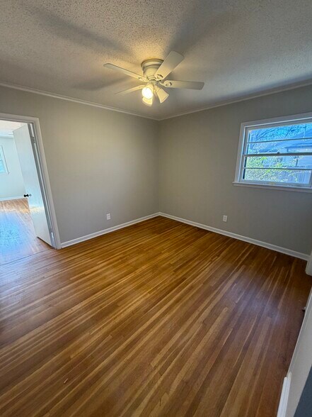 Building Photo - 5121 Lynbar Ave