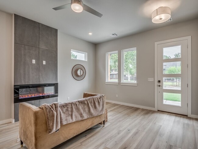 Building Photo - Spacious 4-Bedroom Home with Thoughtful De...
