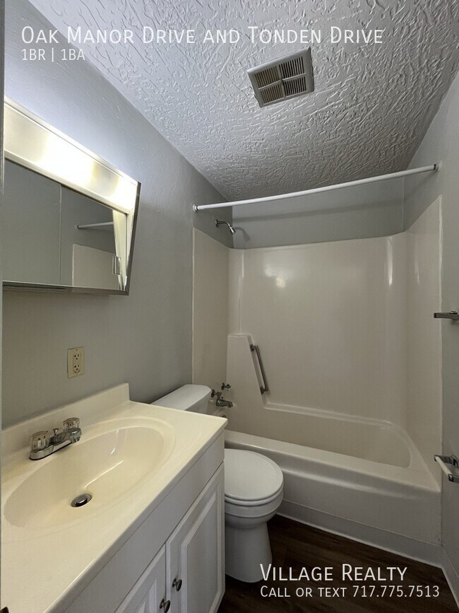 Building Photo - 228 Oak Manor Dr