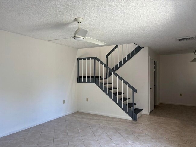 Building Photo - 507 5th Ln