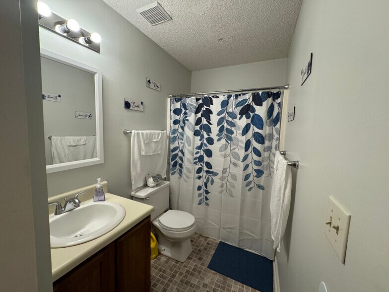 Building Photo - 2724 S 17th St