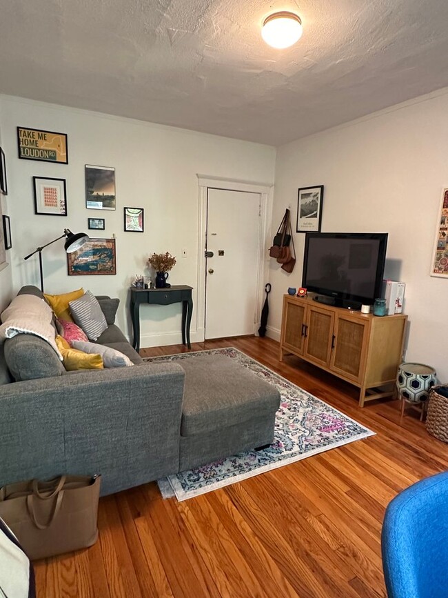 The perfect 1bed with porch and modern kit... - 123 Brainerd Rd Boston ...