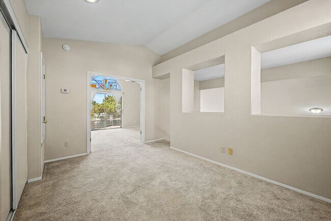 Building Photo - 184 S Willow Creek St