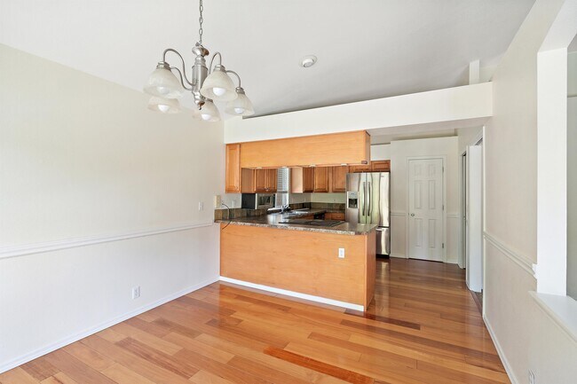 Building Photo - 1725 N Eagle Creek Way