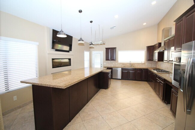 Building Photo - 5437 W Bluefield Ave