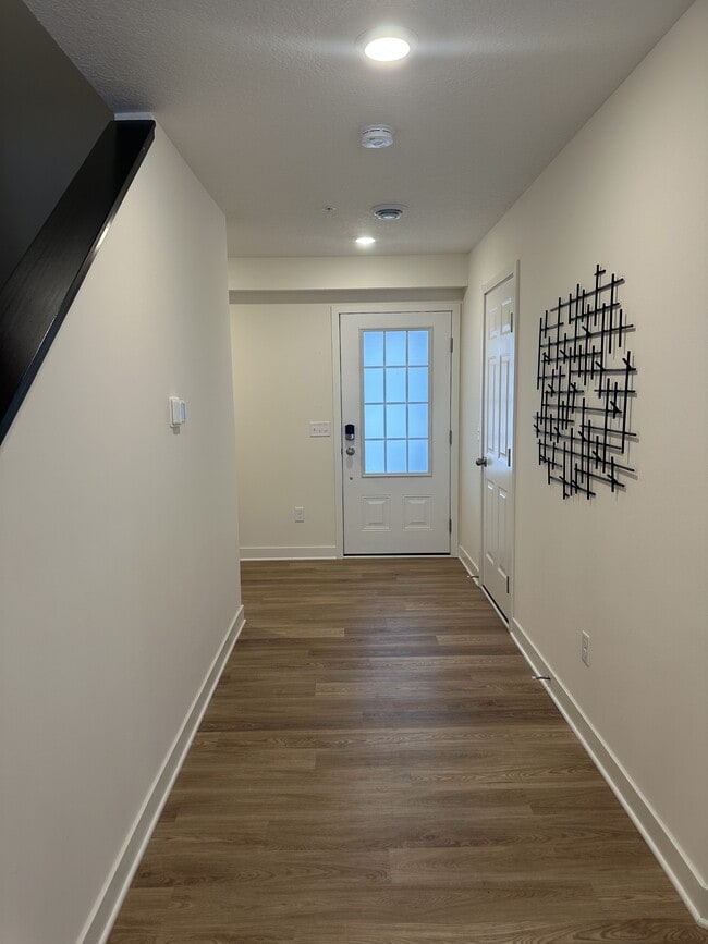 Building Photo - 2122 Ada Dr