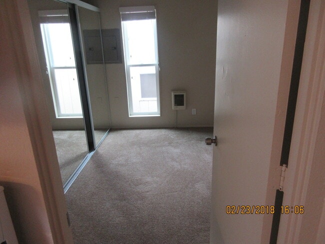 Building Photo - (690) Circle Court - 1 Bedroom / 1 Bathroom