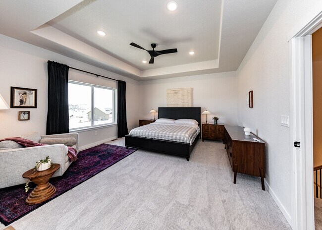 Building Photo - Beautiful Townhome Next to Nature on Westside