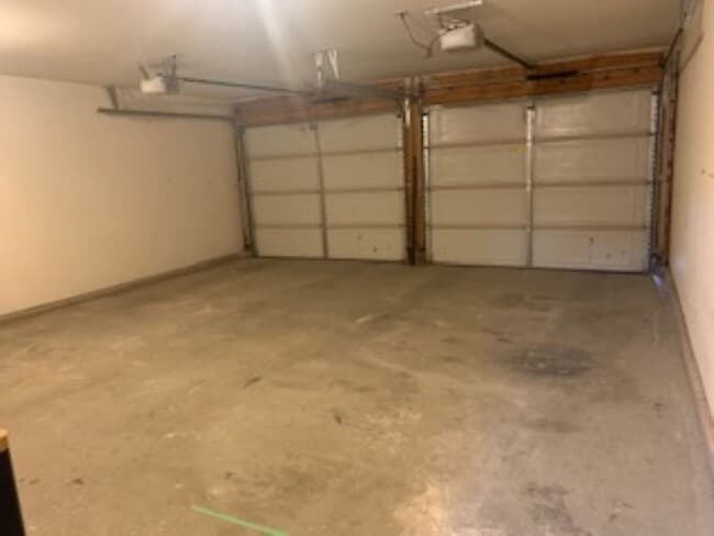 Building Photo - RENTAL Fully Furnished 4 bedroom home