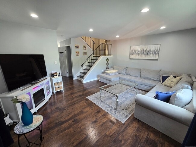 Primary Photo - 330 Merwin Ave