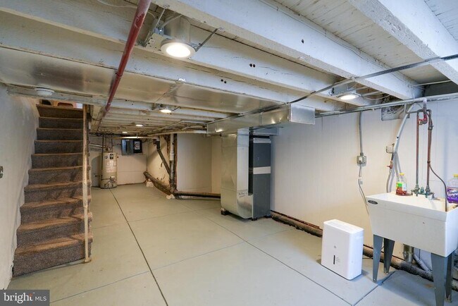 Building Photo - 137 Durfor St