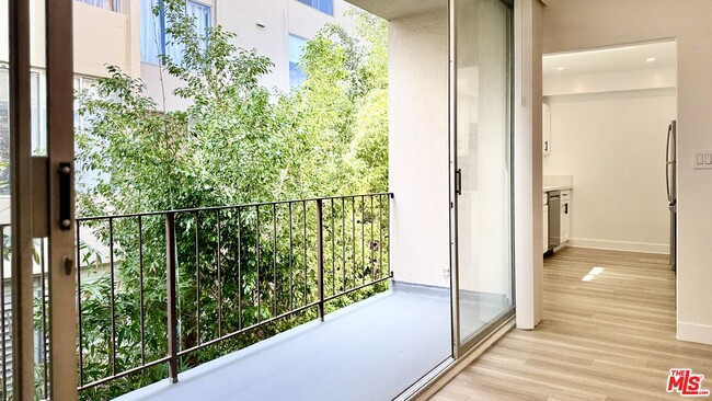 Building Photo - 414 N Palm Dr