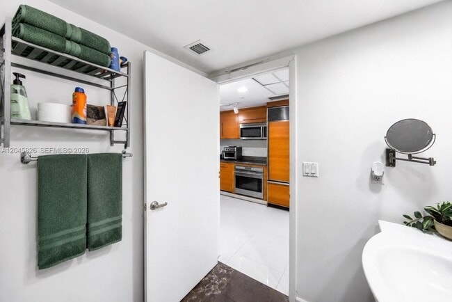 Building Photo - 475 Brickell Ave