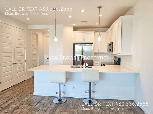 Building Photo - 4021 E Arabian Dr