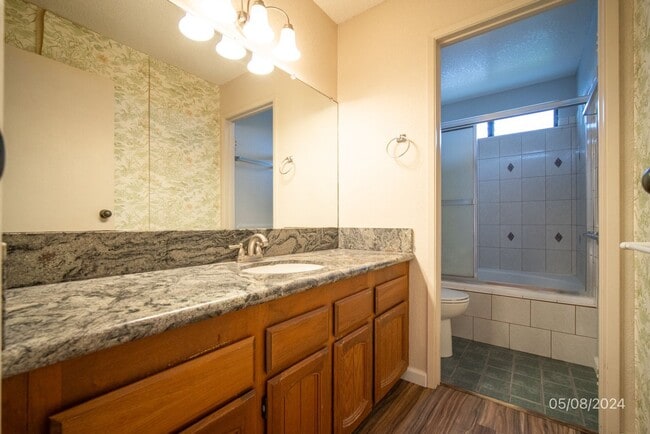 Building Photo - Available now! 2 bedroom, 1.5 Bath Townhouse at Wailuna