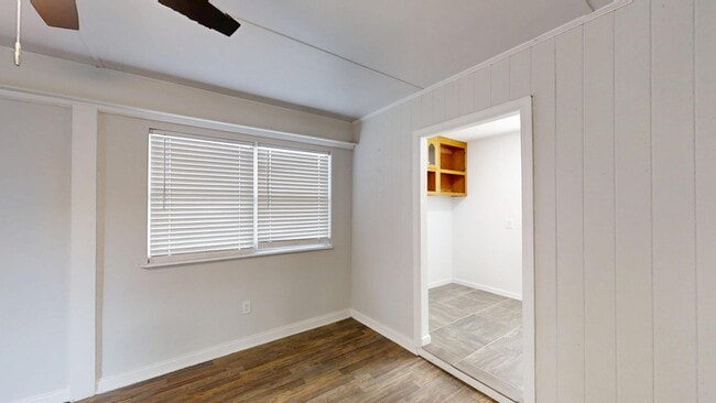 Building Photo - 1202 Sunshine Dr