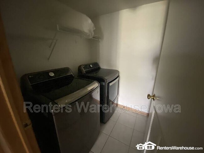 Building Photo - 2100 Meadow Chase Ln