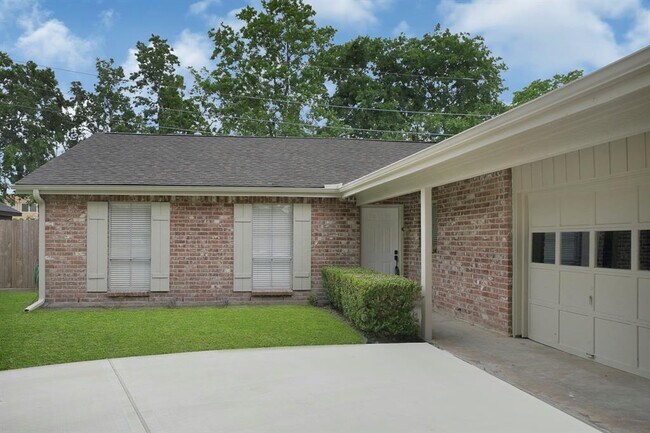 Building Photo - 13806 Burgoyne Rd