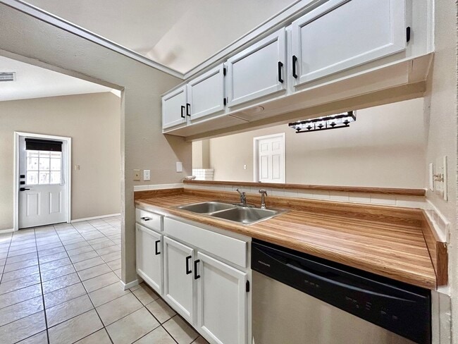 Building Photo - 510 Greenlawn Blvd